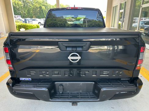 Used 2023 Nissan Frontier SV w/ Midnight Edition Package RWD image 10