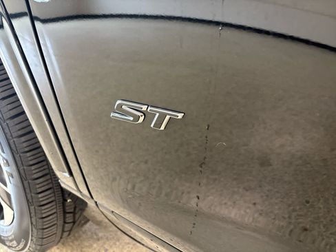 Used 2025 Buick Enclave Sport Touring w/ Power Package image 13