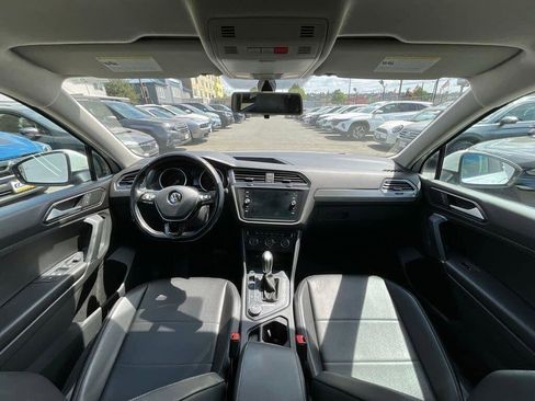 Used 2018 Volkswagen Tiguan SE AWD/4WD image 16
