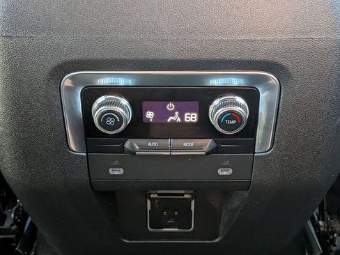 Used 2022 GMC Yukon SLT AWD/4WD image 34
