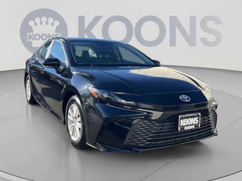 Used 2025 Toyota Camry LE FWD image 10