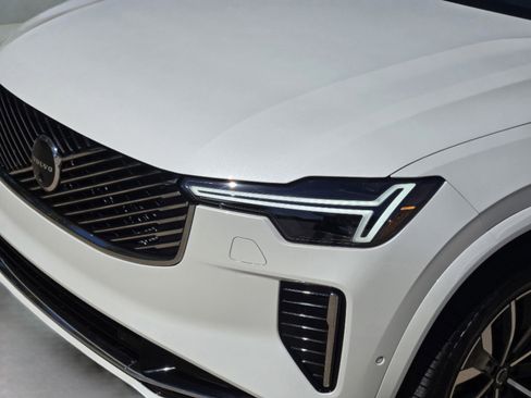 Certified 2025 Volvo XC90 T8 Plus w/ Protection Package Premier image 41