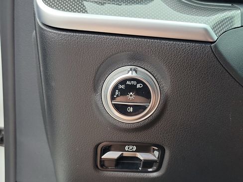 Used 2024 Mercedes-Benz C 300 Sedan image 12