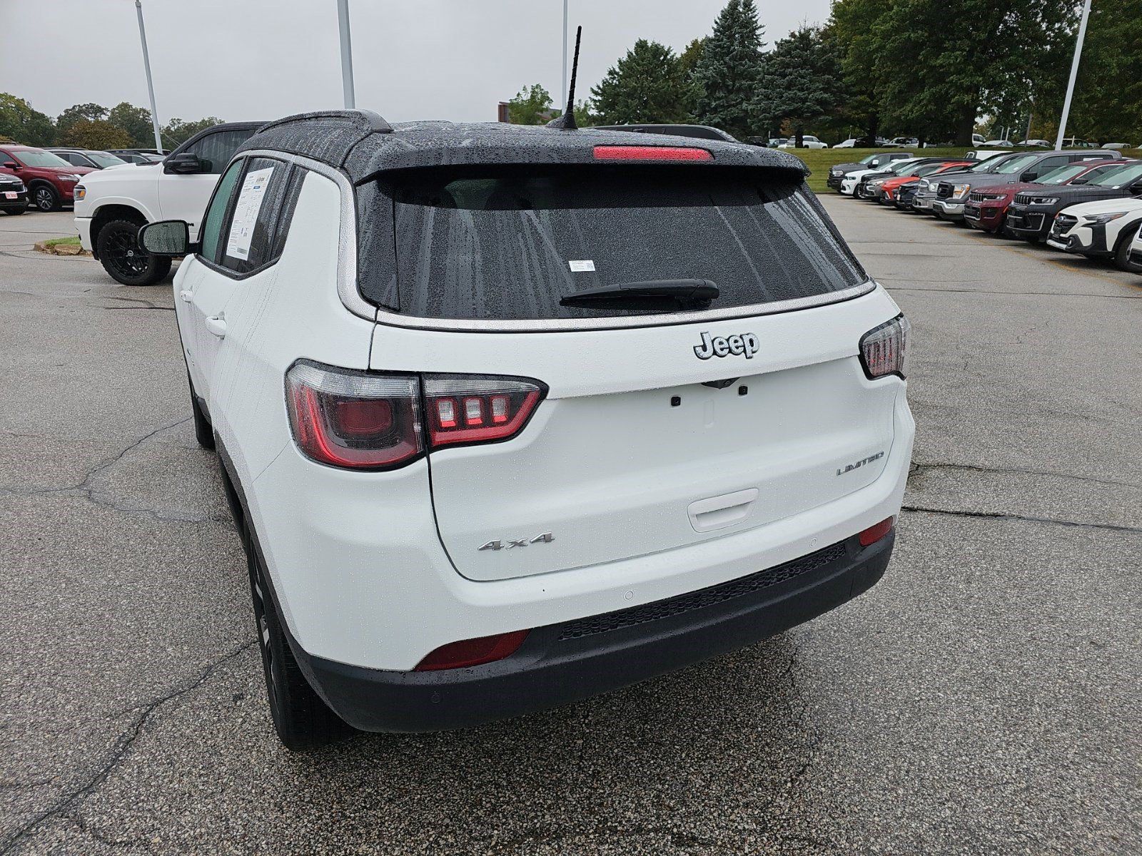 Used 2025 Jeep Compass Limited AWD/4WD image 3