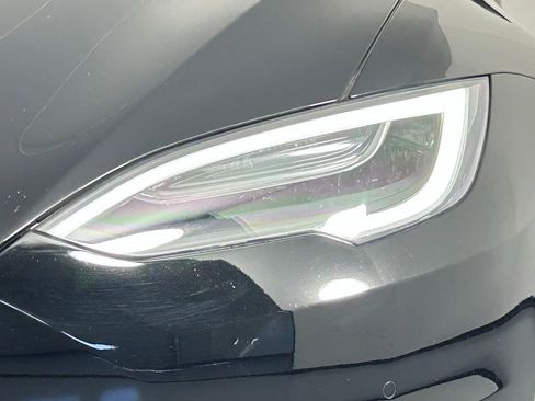 Used 2021 Tesla Model S Plaid image 3