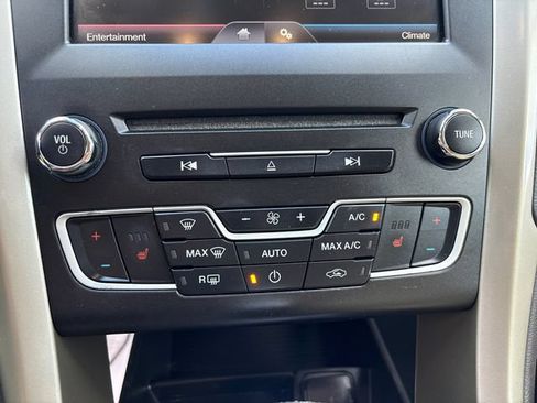 Used 2016 Ford Fusion SE w/ Equipment Group 202A FWD image 24