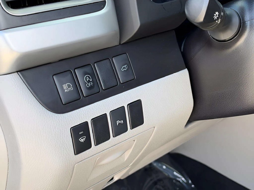 Used 2018 Toyota Highlander Limited AWD/4WD image 29
