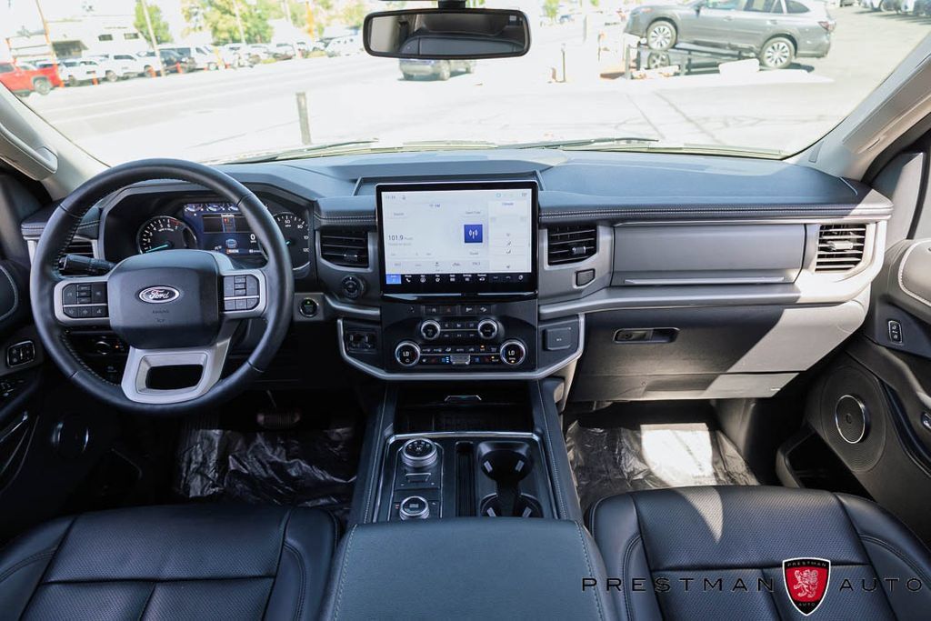 Used 2024 Ford Expedition XLT AWD/4WD image 38