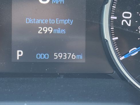 Used 2021 Toyota RAV4 XLE Premium image 22