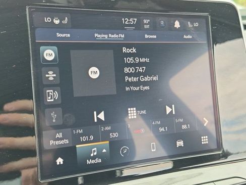 Used 2025 Jeep Compass Latitude w/ Sun & Sound Group AWD/4WD image 18