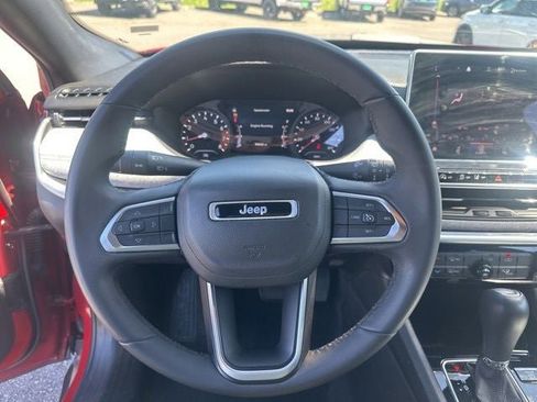 Used 2024 Jeep Compass Latitude AWD/4WD image 2