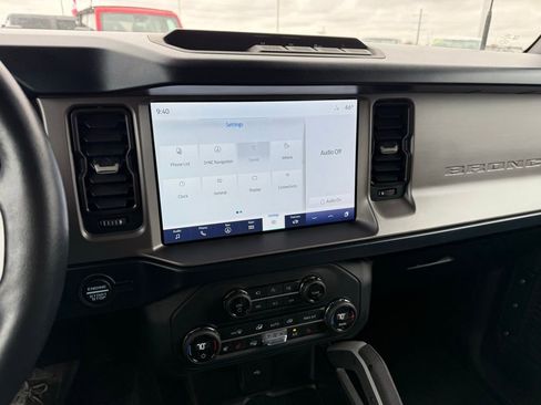 Used 2021 Ford Bronco Outer Banks AWD/4WD image 10