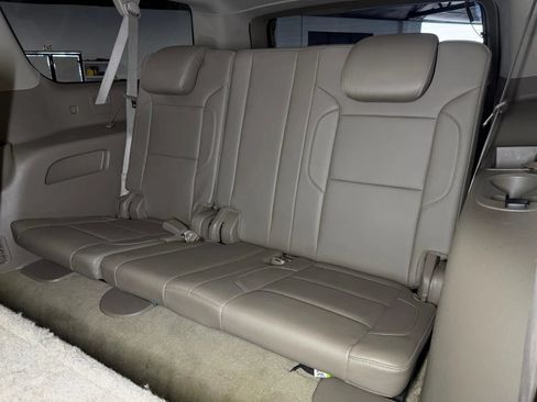 Used 2015 Chevrolet Suburban LT RWD image 19