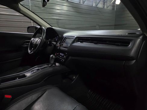 Used 2019 Honda HR-V Touring image 12