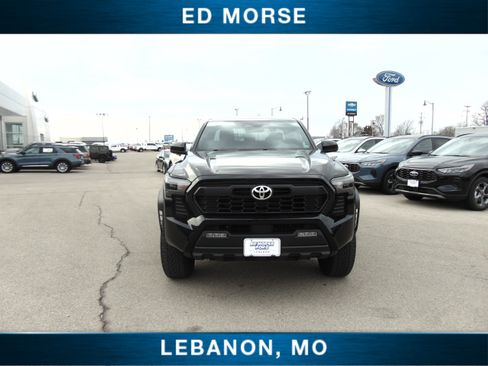 Used 2024 Toyota Tacoma TRD Off-Road image 3