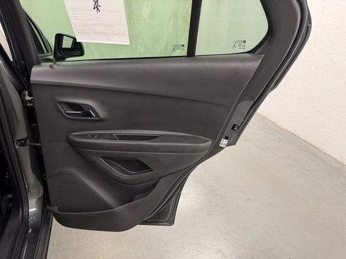 Used 2020 Chevrolet Trax LS FWD image 13