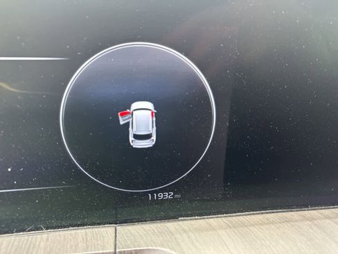 Used 2024 Kia Telluride SX w/ Towing Package FWD image 10