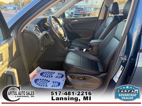 Used 2018 Volkswagen Tiguan SE w/ Panoramic Sunroof Package image 12