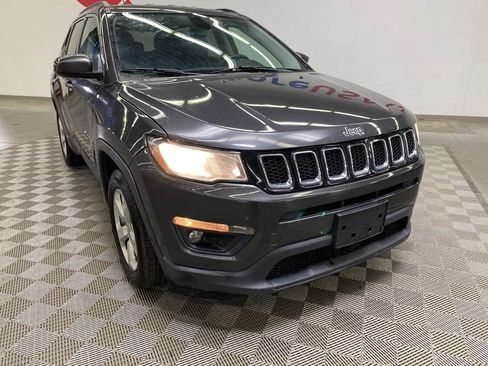 Used 2019 Jeep Compass Latitude image 2