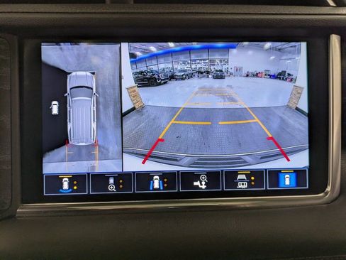 Used 2021 GMC Yukon Denali w/ Denali Premium Package image 13