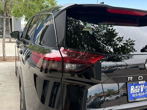 Used 2025 Nissan Rogue SV FWD image 13