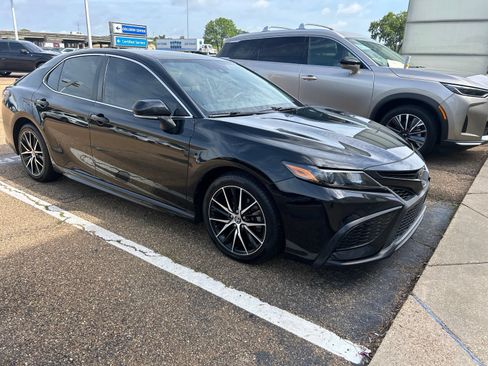 Used 2023 Toyota Camry SE FWD image 22