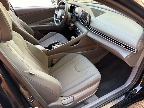 Used 2025 Hyundai Elantra SE image 26
