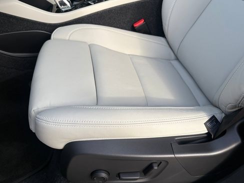 New 2026 Volvo XC40 B5 Plus w/ Protection Package Premier image 20