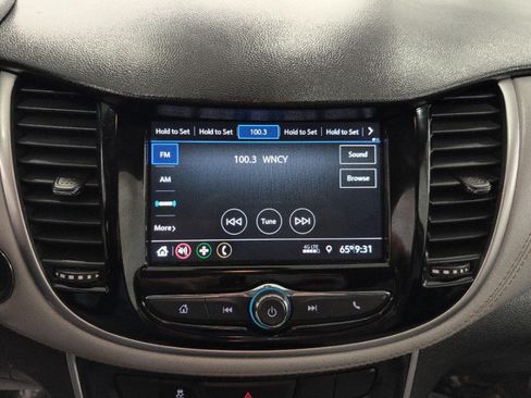Used 2021 Chevrolet Trax LT w/ Premium Seat Package AWD/4WD image 7