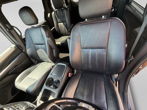 Used 2020 Dodge Grand Caravan GT FWD image 23