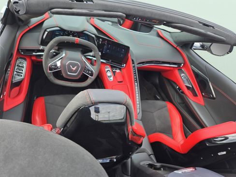 Used 2024 Chevrolet Corvette Stingray Premium Conv RWD image 11