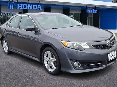 Used 2013 Toyota Camry SE image 2