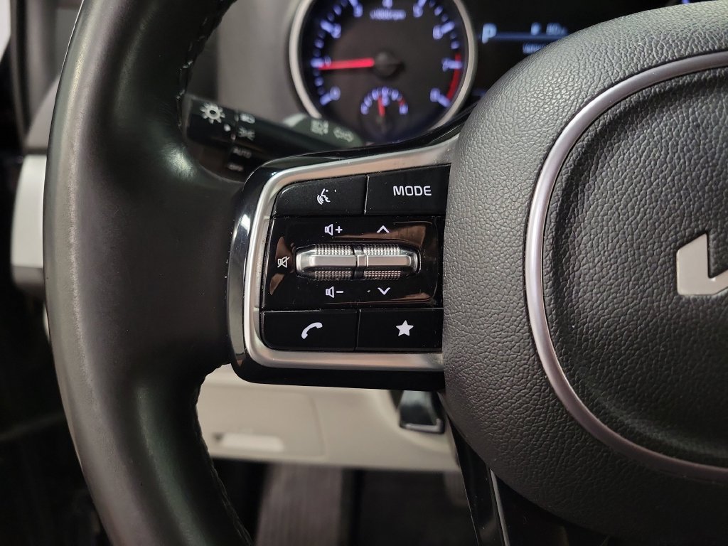 Used 2023 Kia Carnival LX FWD image 24