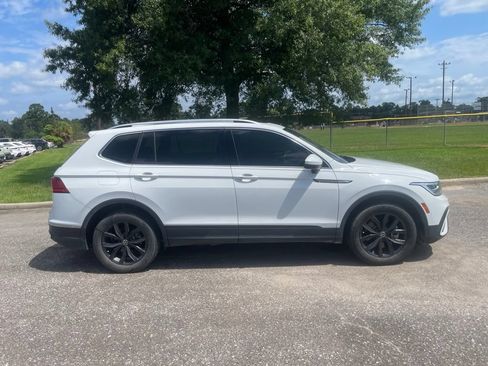 Used 2024 Volkswagen Tiguan SE FWD image 8