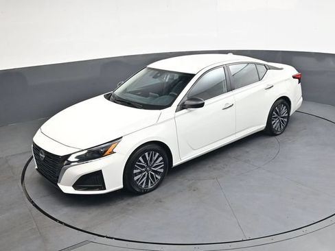 Used 2025 Nissan Altima 2.5 SV FWD image 31