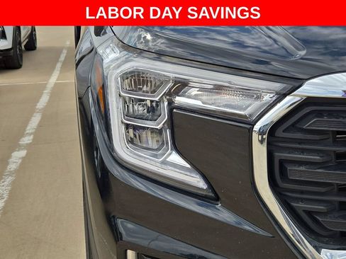 Used 2024 GMC Terrain SLE w/ Driver Convenience Package FWD image 13