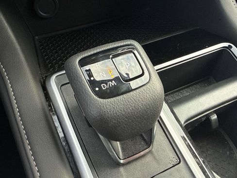 Used 2024 Nissan Pathfinder SV w/ SV Premium Package image 19