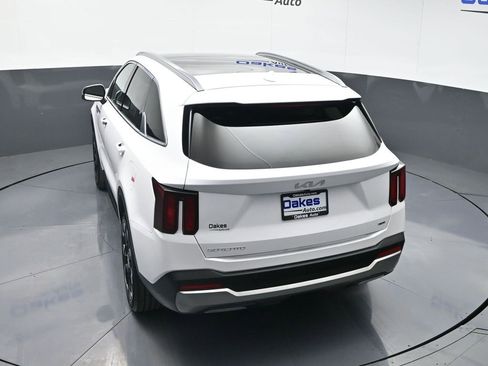Certified 2025 Kia Sorento EX w/ Panoramic Sunroof Package image 41