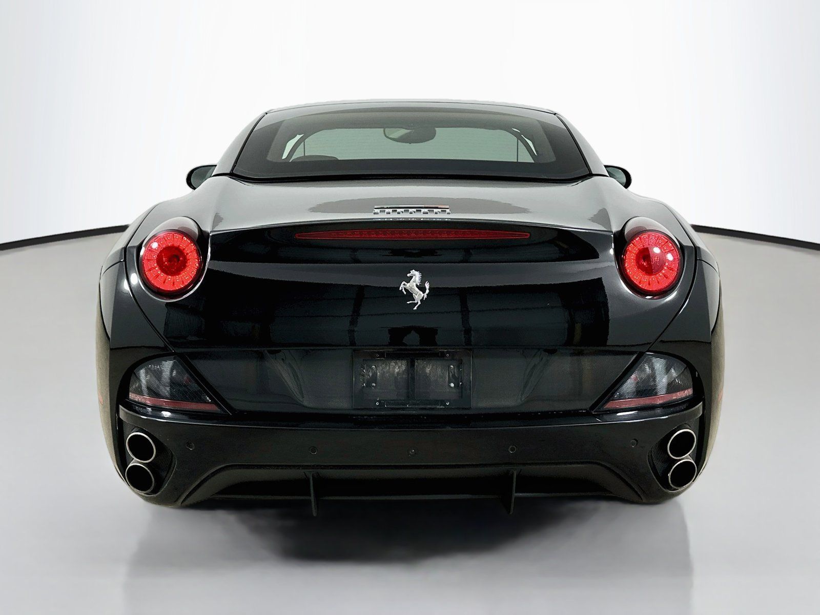 Used 2014 Ferrari California RWD image 6