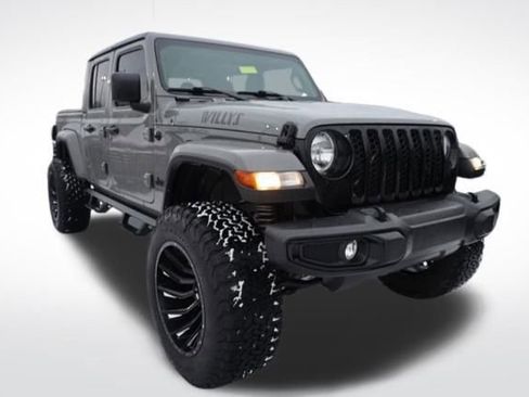 Used 2021 Jeep Gladiator Willys image 2