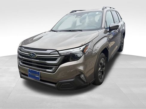 Used 2025 Subaru Forester Premium AWD/4WD image 2