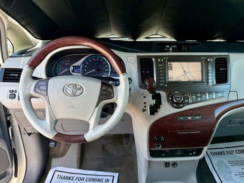 Used 2013 Toyota Sienna Limited w/ Premium Pkg FWD image 39