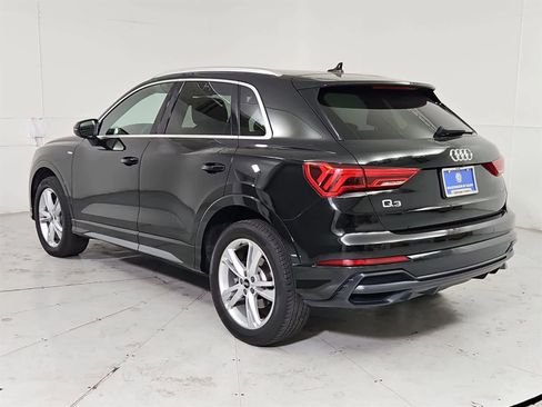 Used 2022 Audi Q3 2.0T Premium w/ Convenience Package image 4