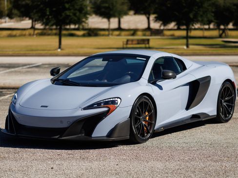 Used 2016 McLaren 675LT Spider image 15