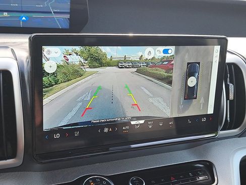 Certified 2025 Ford Expedition Active image 33