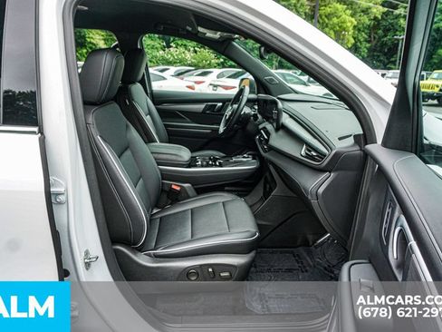 Used 2025 Buick Enclave Preferred FWD image 24