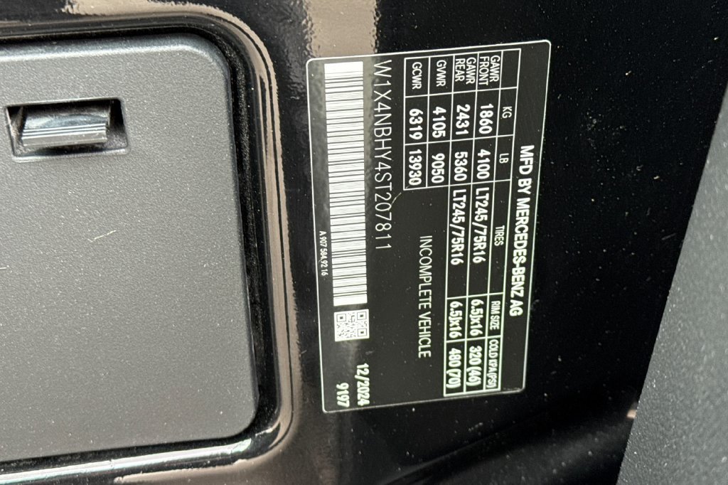 Used 2025 Mercedes-Benz Sprinter 2500 image 43