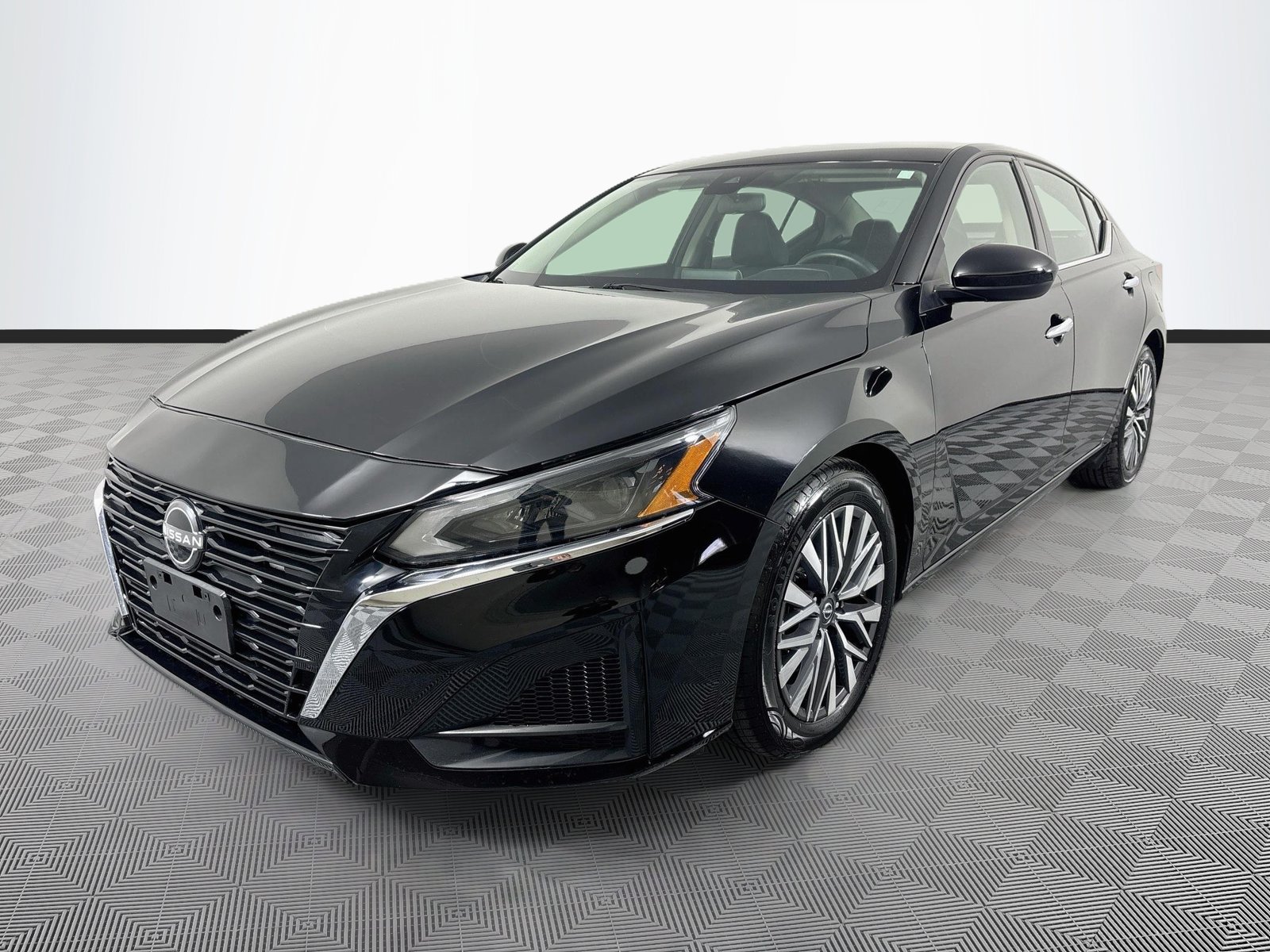 Used 2023 Nissan Altima 2.5 SV FWD image 3
