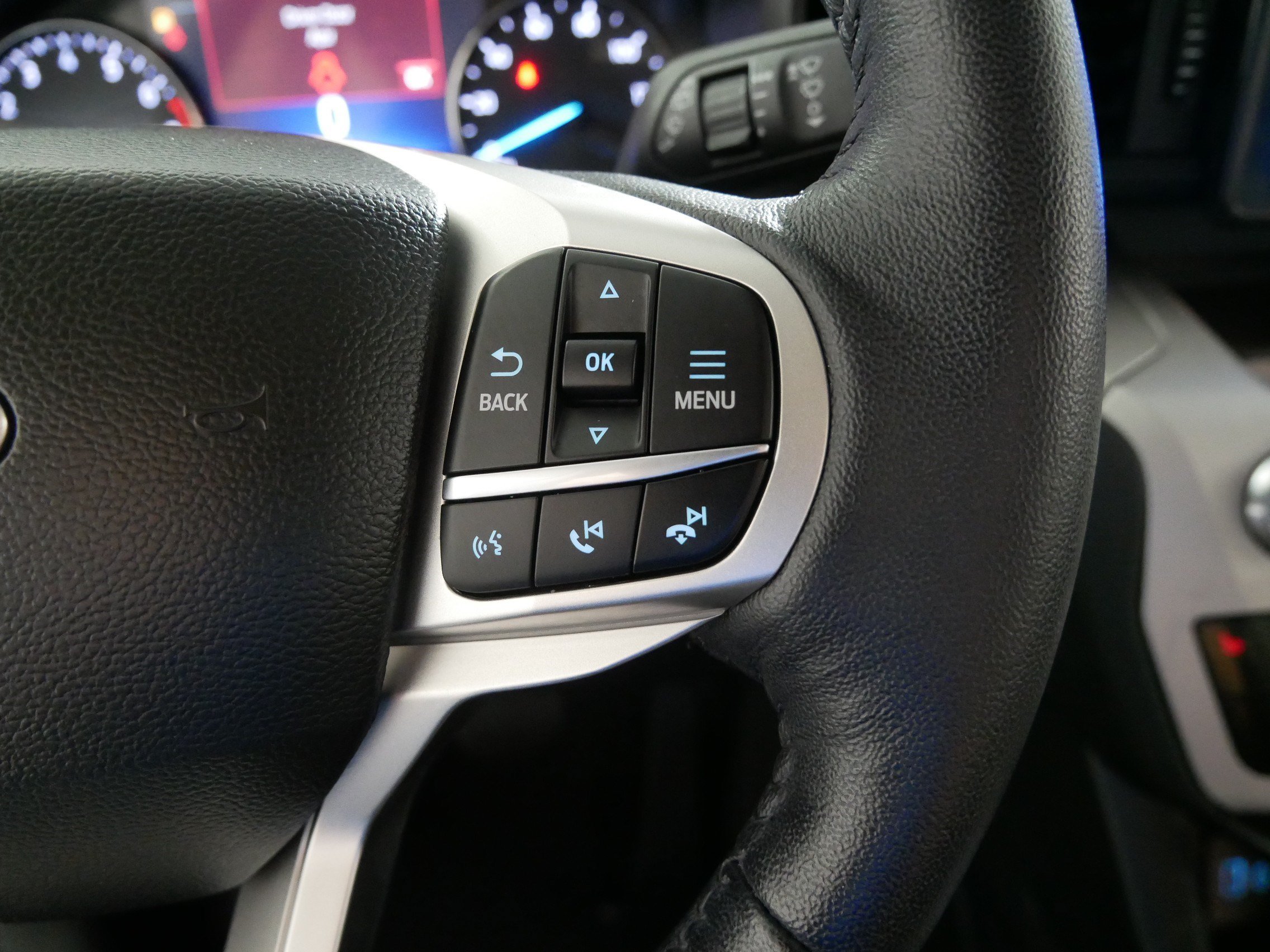 Used 2023 Ford Explorer XLT AWD/4WD image 28