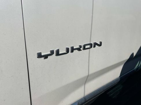 Used 2023 GMC Yukon XL SLT w/ SLT Premium Package AWD/4WD image 11